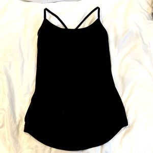 EUC/vguc sz 6 black criss cross Lululemon top